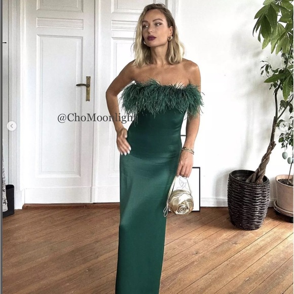 ZARA WOMAN MIDI STRAPLESS SATIN FEATHER DRESS BOTTLE
GREEN - Picture 4 of 7